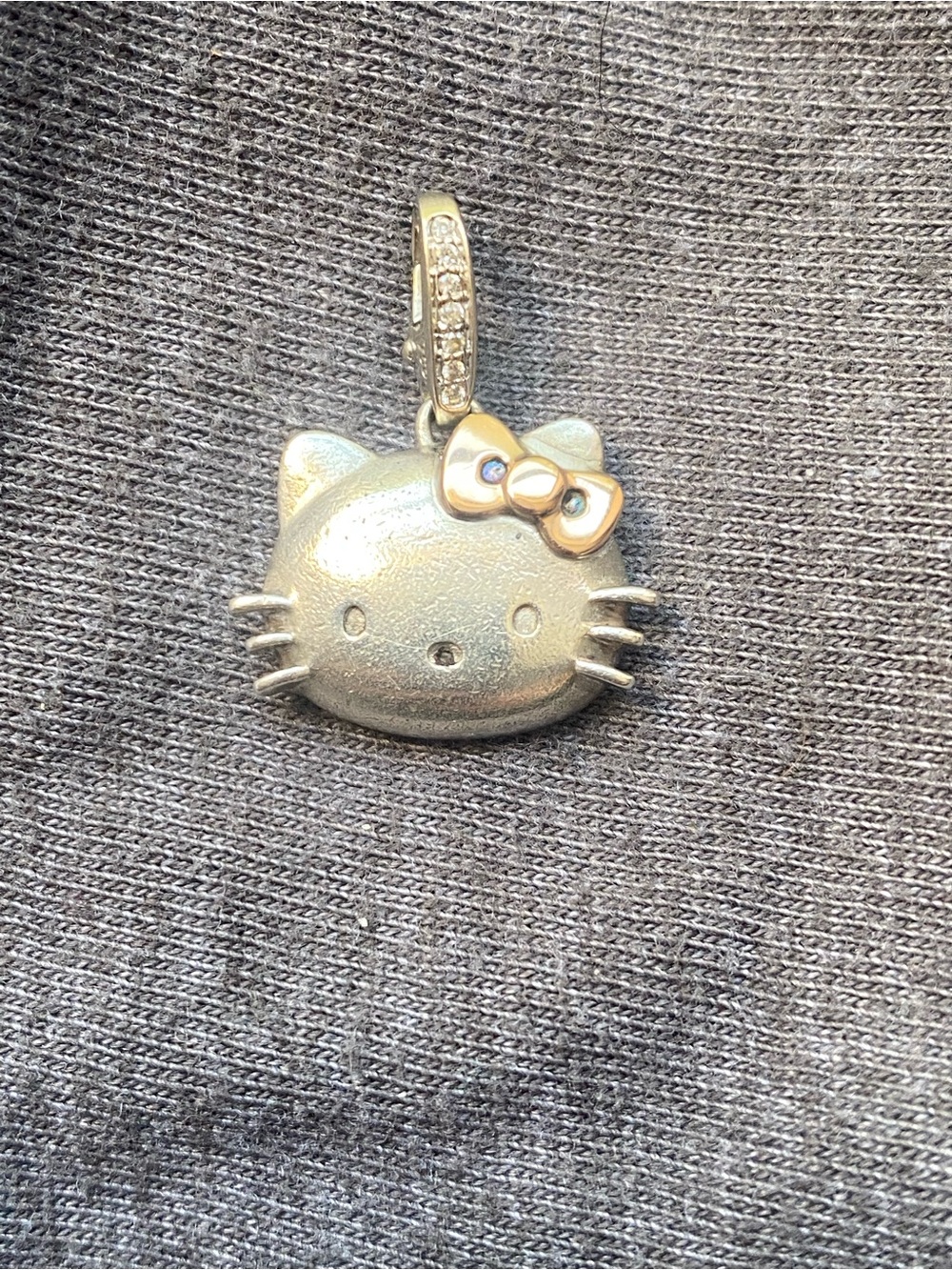 Kimora lee Simmons hello kitty pendant